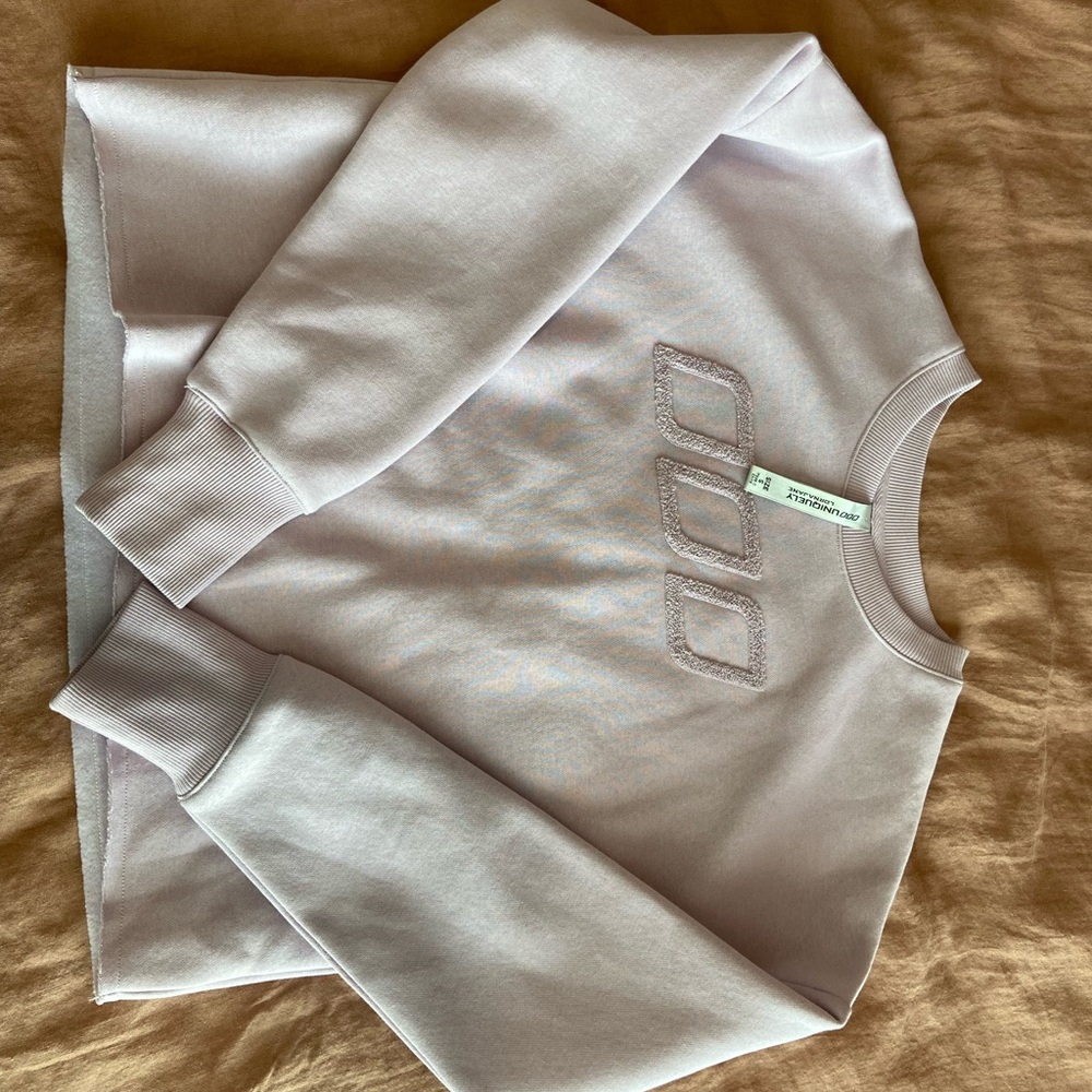 Light pink Lorna Jane pullover